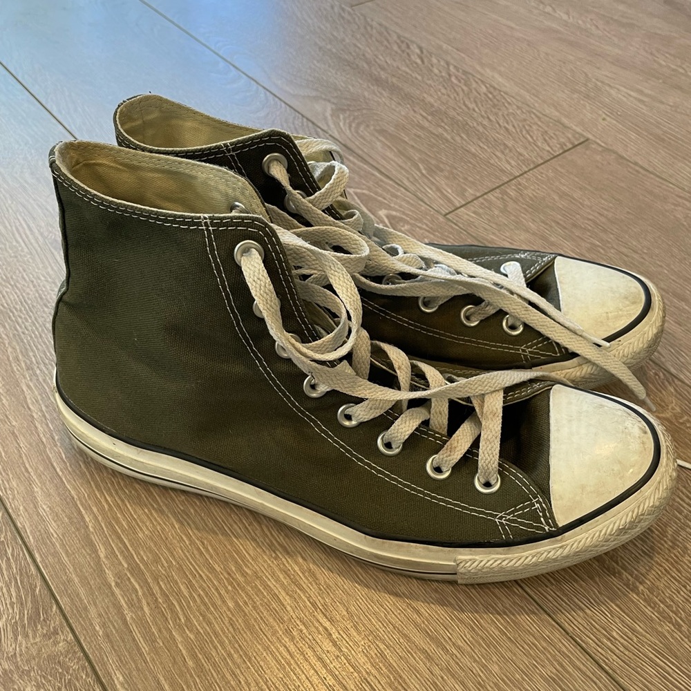 Converse Chuck Taylor high tops Mens size 9 Womens 11